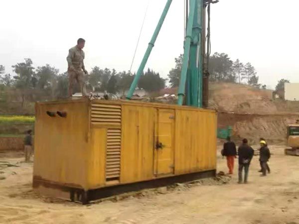 大洼如何判断水冷式机油散热器密封件是否需要更换？